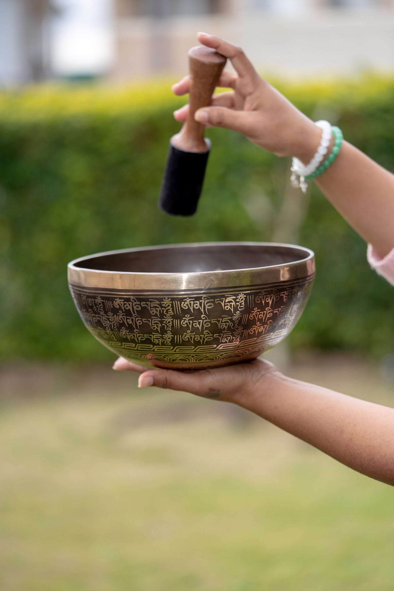 7 Chakra singing bowls can be a helpful tool for relaxation and self-reflection.