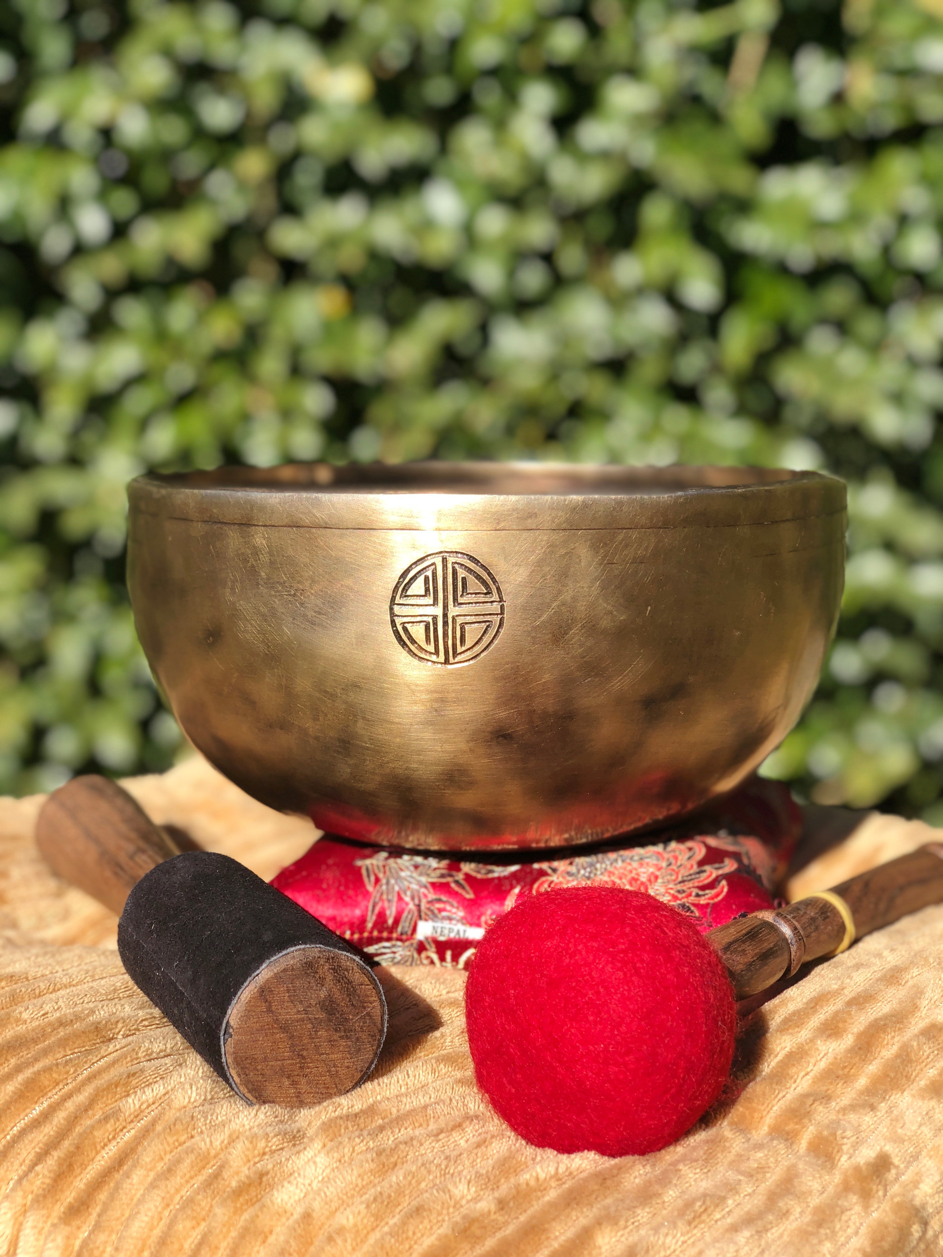 Full Moon Singing Bowl for Chakra Healing and Meditation - Lucky Thanka