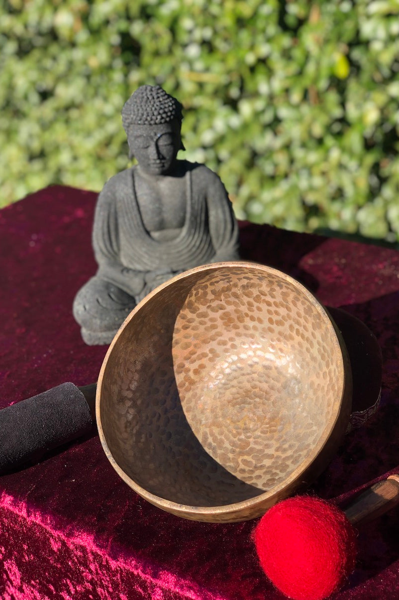 Antique Singing Bowl with relaxing sound Meditation - Lucky Thanka