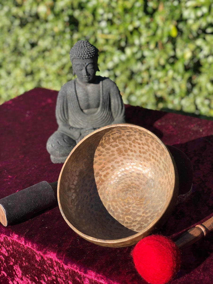 Antique Singing Bowl with relaxing sound Meditation - Lucky Thanka