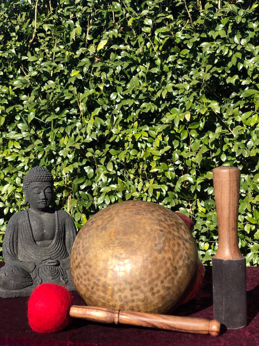 Antique Singing Bowl with relaxing sound Meditation - Lucky Thanka