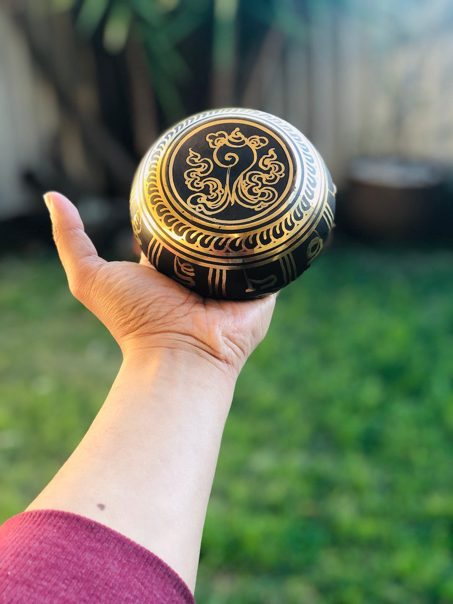 Singing Bowl engraved with Ganesh - Lucky Thanka