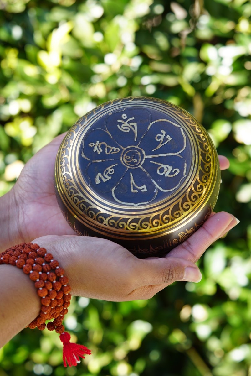 8 Auspicious Symbol Carved Singing Bowl for Good Luck and Positivity - Lucky Thanka