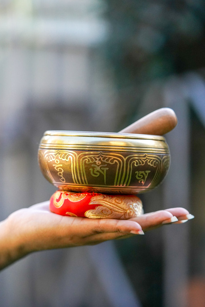 Om Mani Padme Hum Sound Singing Bowl - Lucky Thanka