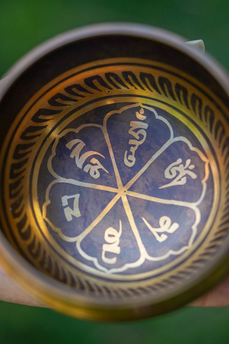 OM Mani Padme Hum Singing Bowl - Lucky Thanka