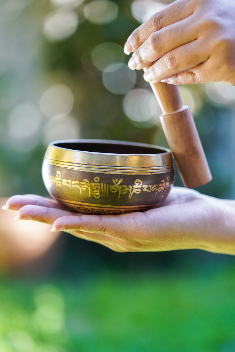 OM Mani Padme Hum Singing Bowl - Lucky Thanka