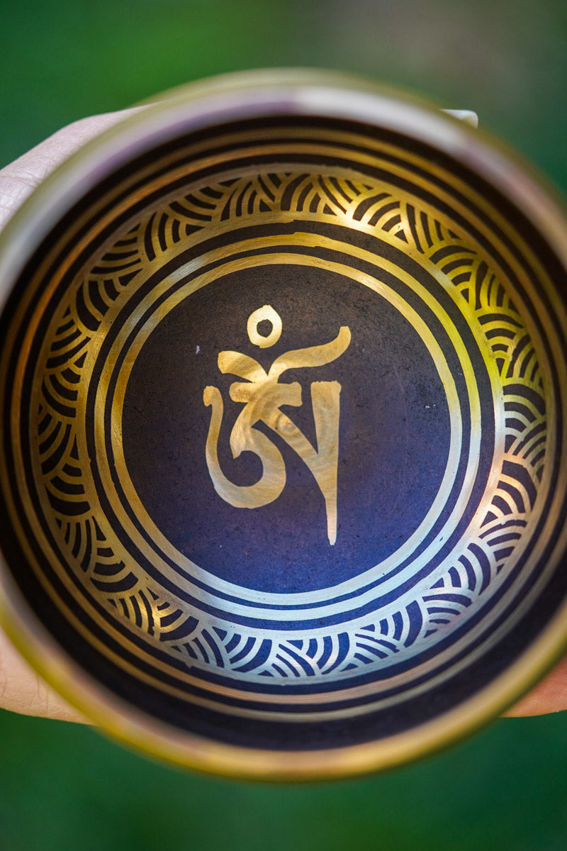 OM Mantra Singing Bowl - Lucky Thanka