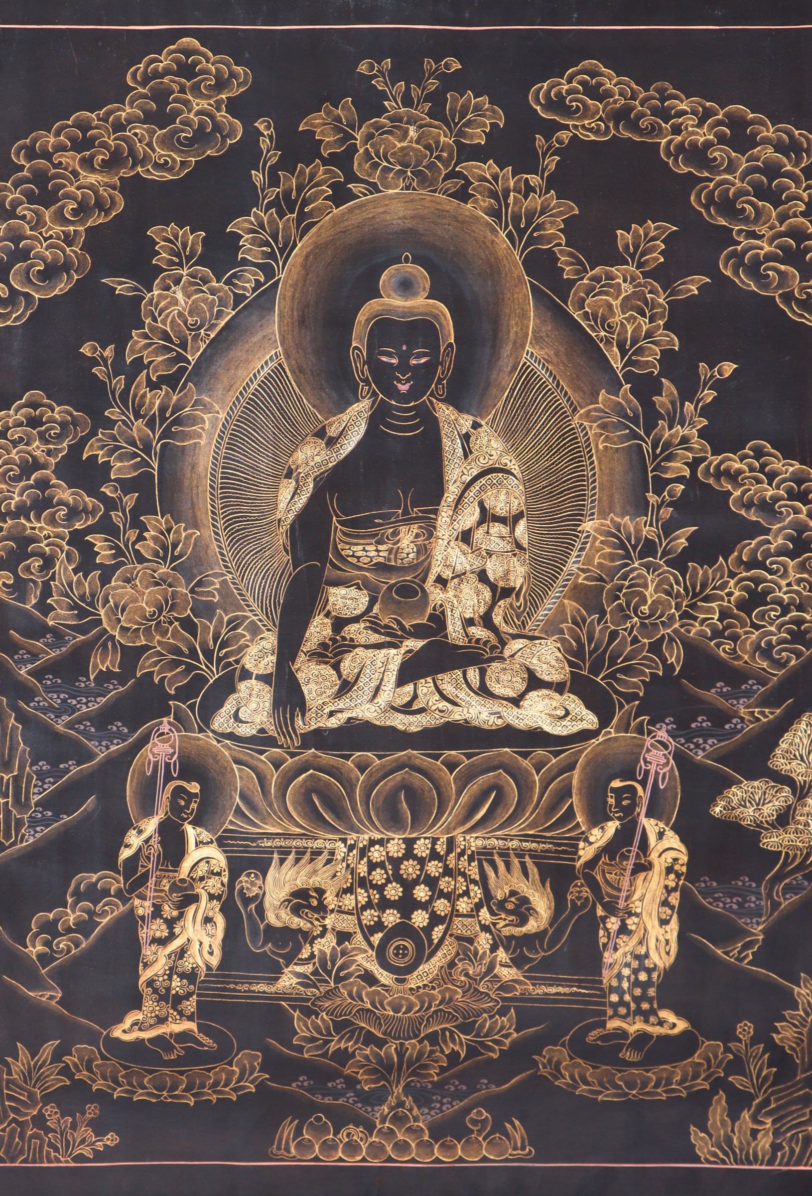 Antique Shakyamuni Buddha Thangka for enlightment.