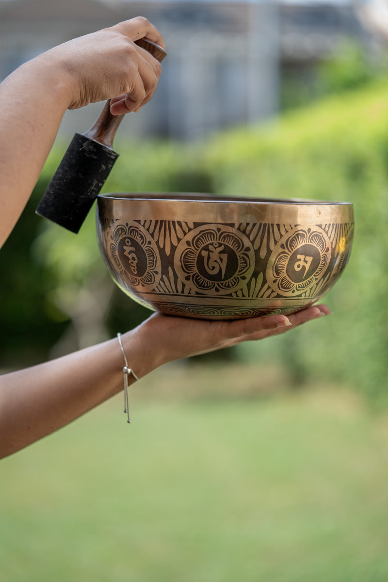 Amitabha Singing Bowl - Handmade singing bowl