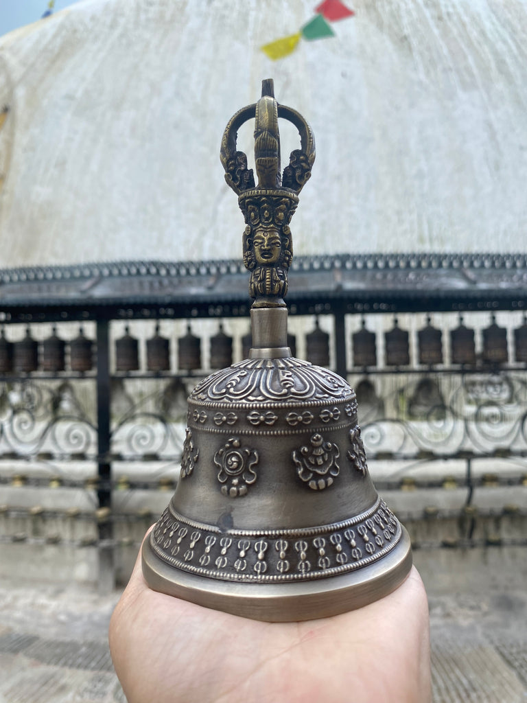 Eight auspicious bell for Buddhist ceremonies, such as pujas and meditations.