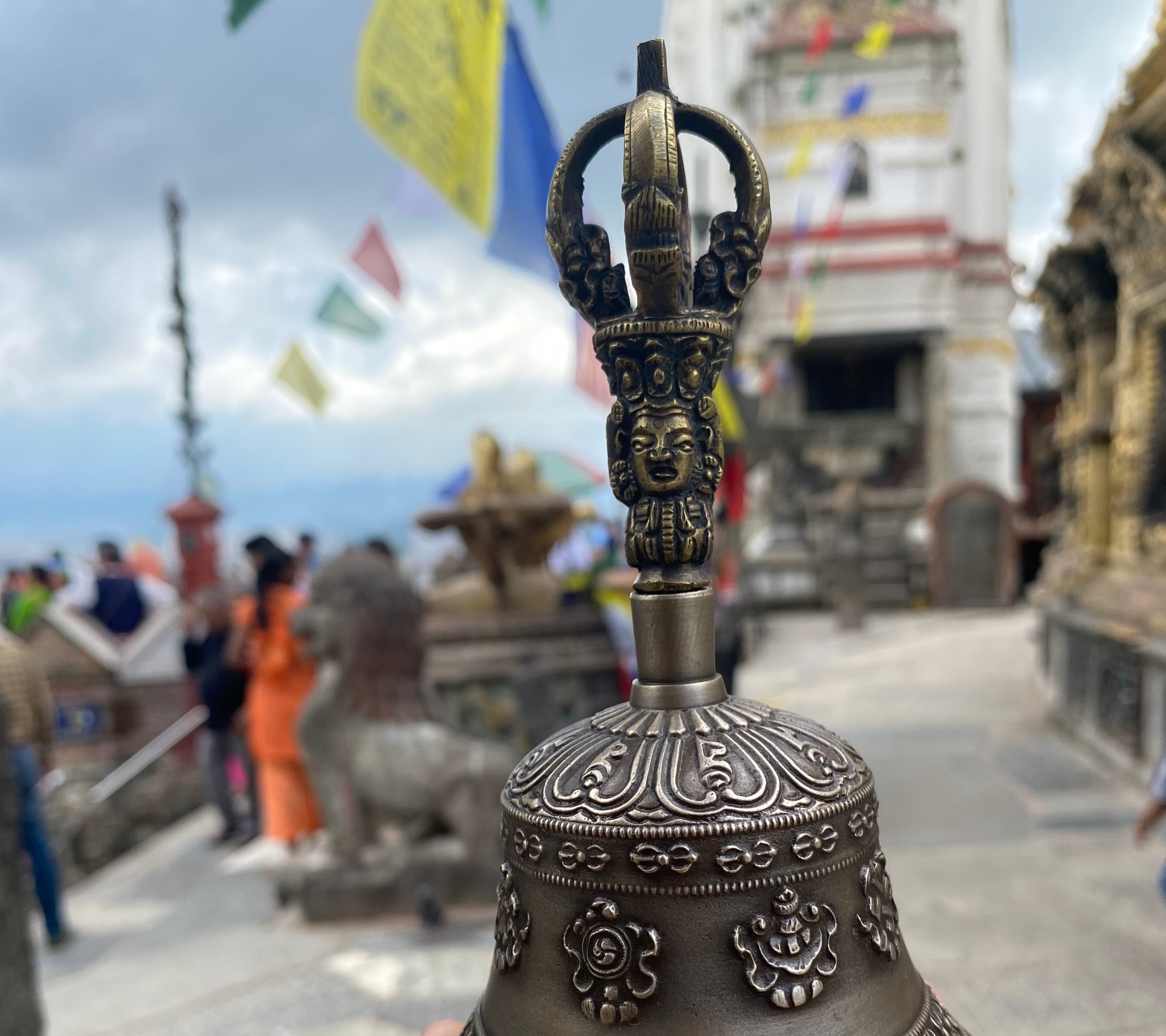 Eight auspicious bell for Buddhist ceremonies, such as pujas and meditations.
