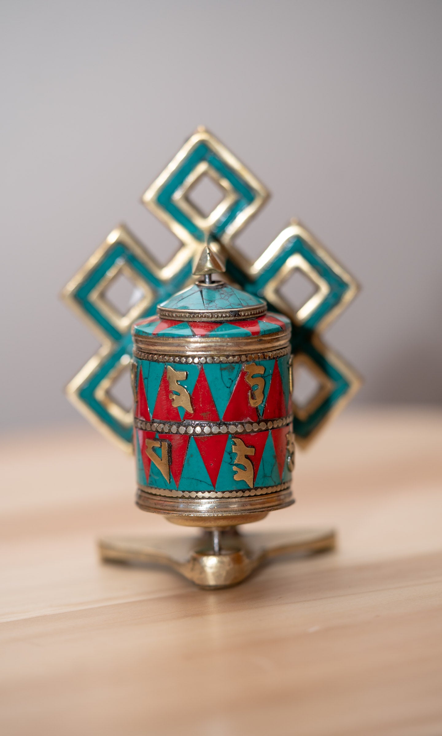 Endless Knot Prayer Wheel serves as a means to cultivate mindfulness and focus. 