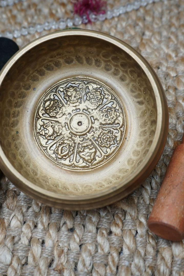 8 Auspicious Symbol engraved Singing Bowl - Lucky Thanka