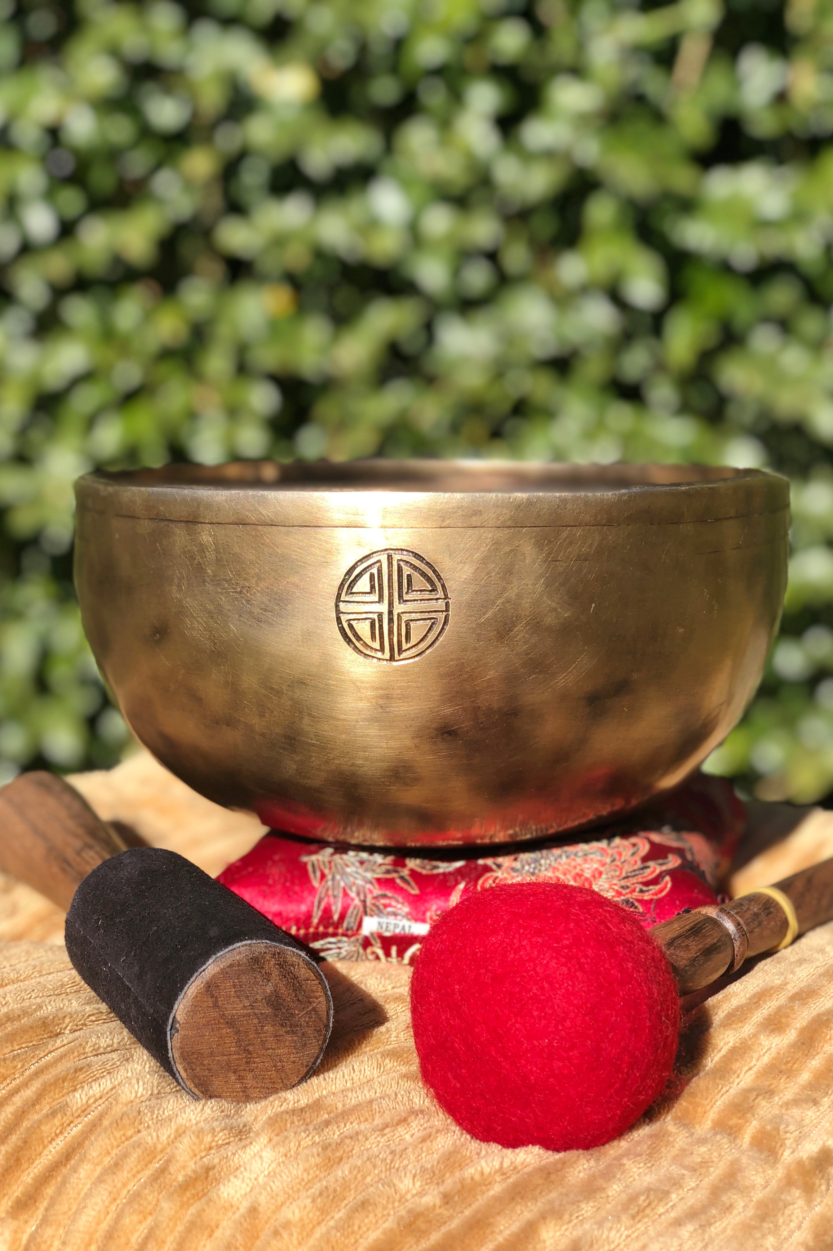 Full Moon Singing Bowl for Chakra Healing and Meditation - Lucky Thanka