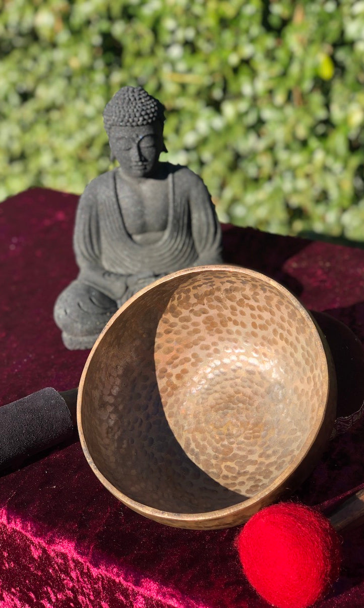 Antique Singing Bowl with relaxing sound Meditation - Lucky Thanka